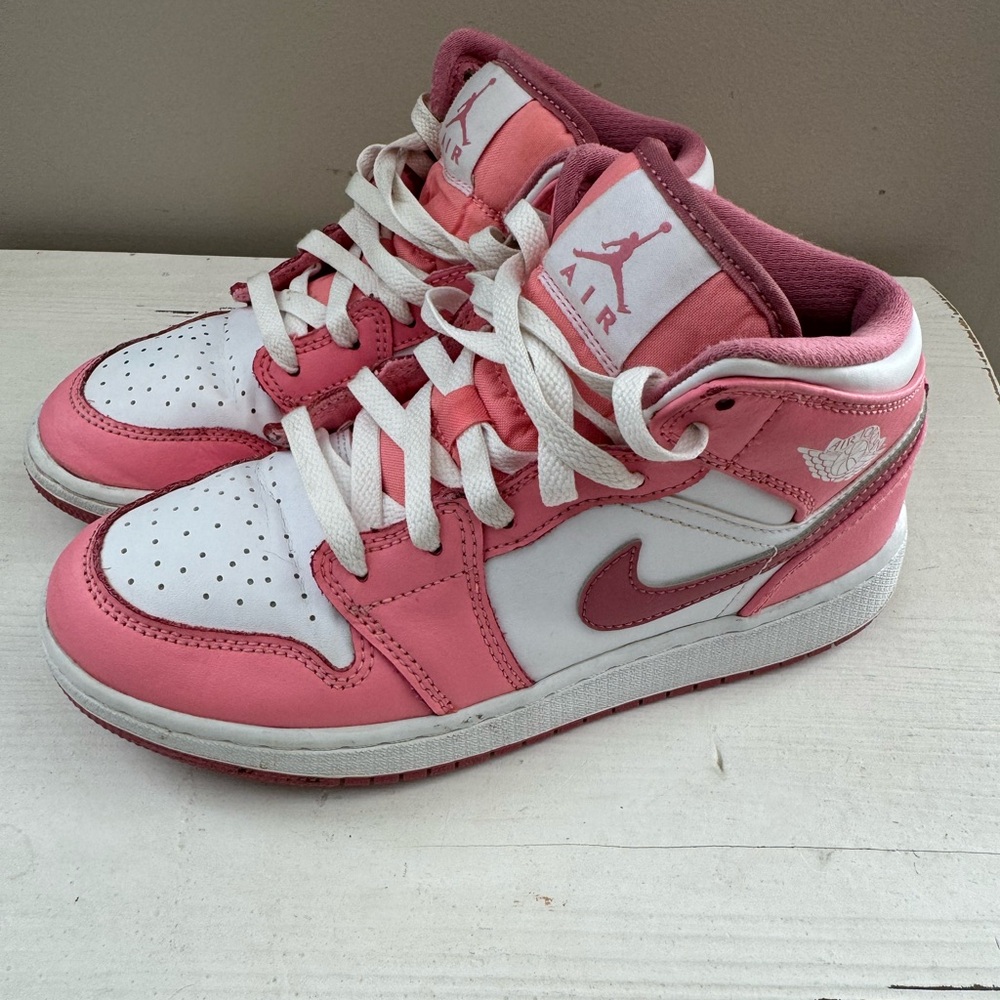 Nike Air Jordan Mid sneakers